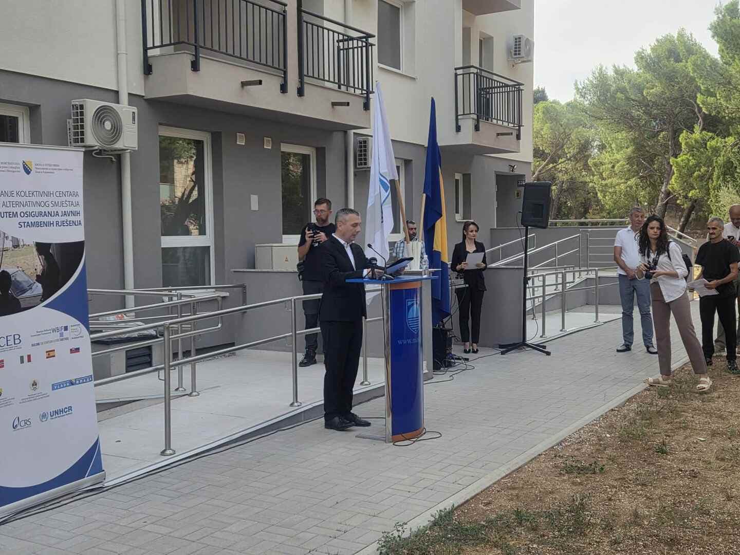 U Mostaru uručeni ključevi novih domova za 24 porodice - slika 1