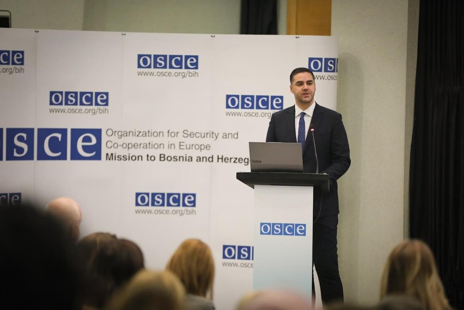 OSCE upozorava na vjersku netrpeljivost u BiH: Napadi na vjernike i skrnavljenje vjerskih objekata i dalje problem - slika 1