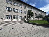 Incident u Prvoj osnovnoj školi Stolac: Policija intervenirala nakon sukoba roditelja i uprave