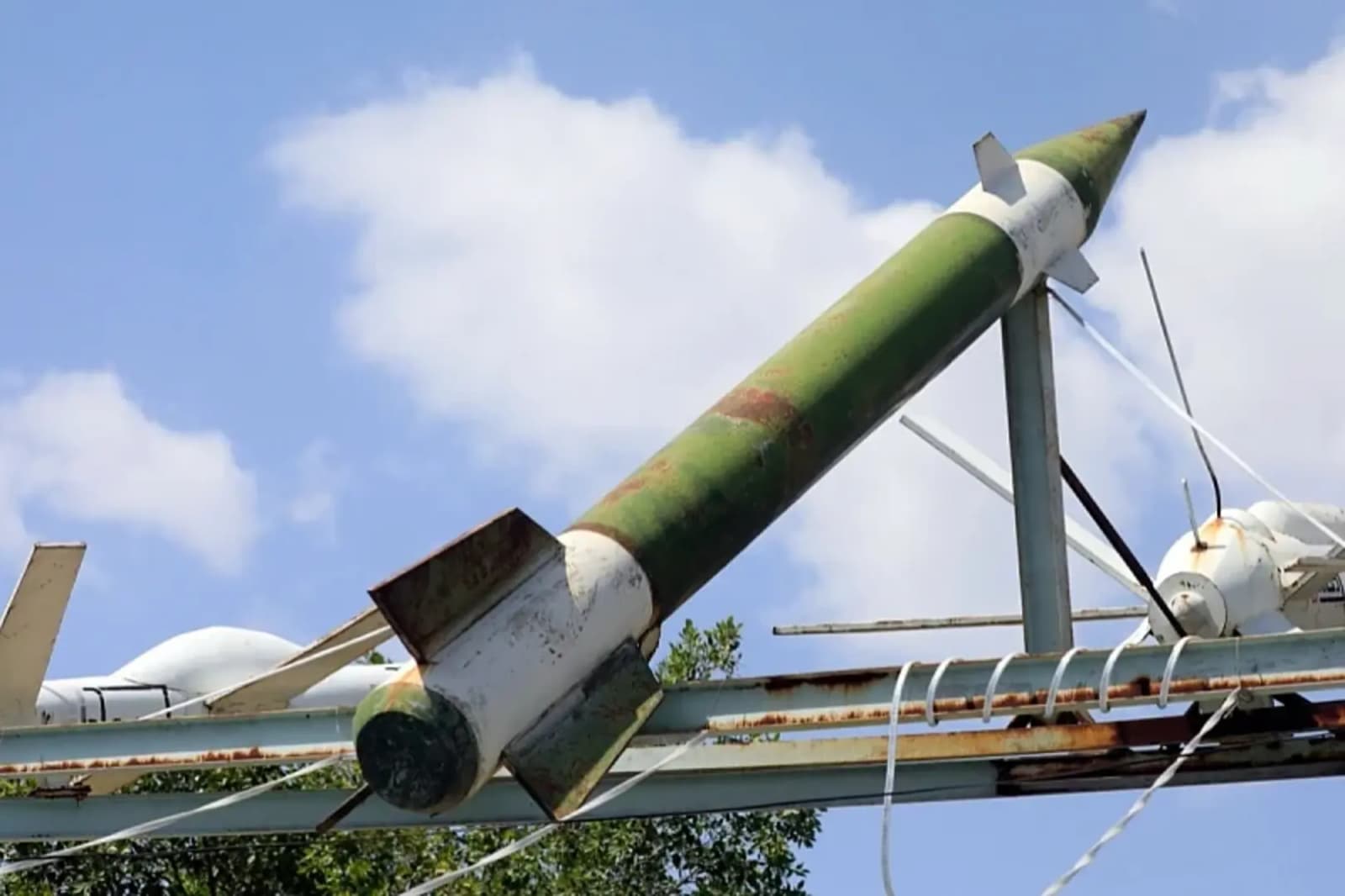 Saudijska Arabija tvrdi da su Huti lansirali dron prema Mekki, proiranska grupa iz Jemena negira navode - slika 1