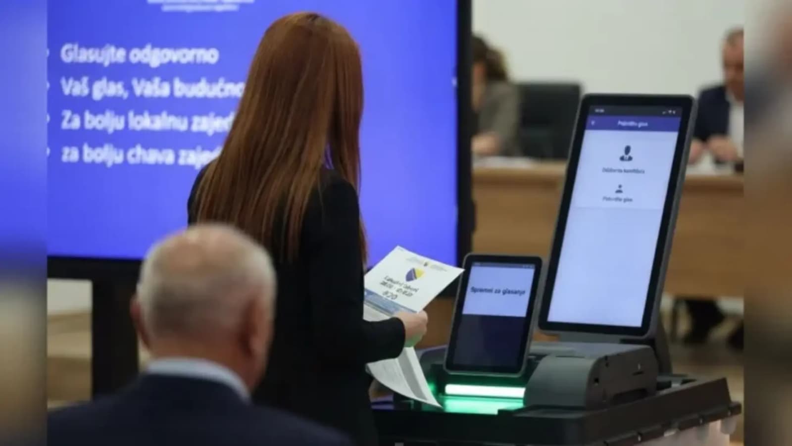 Manje od 20 dana od izbora, CIK opet traži operatere za rad na biračkim mjestima - slika 1