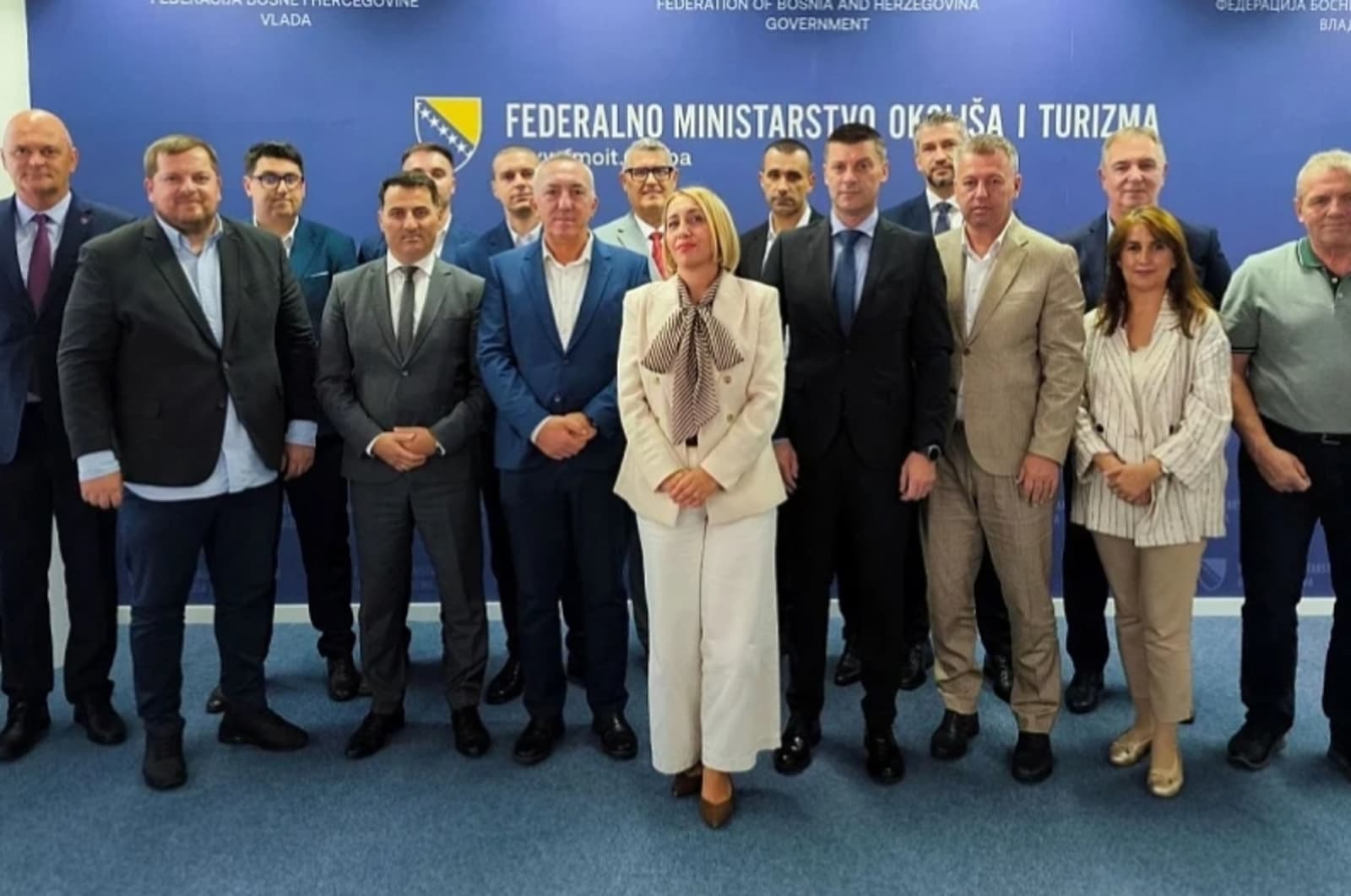 Pozder potpisala ugovore: Više od 1,24 miliona KM za projekte zaštite okoliša i razvoja turizma - slika 1