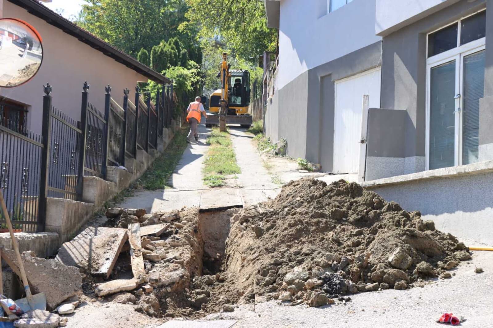 Počela sanacija klizišta u Novom Sarajevu: Za dva kritična lokaliteta više od 231.000 KM - slika 1