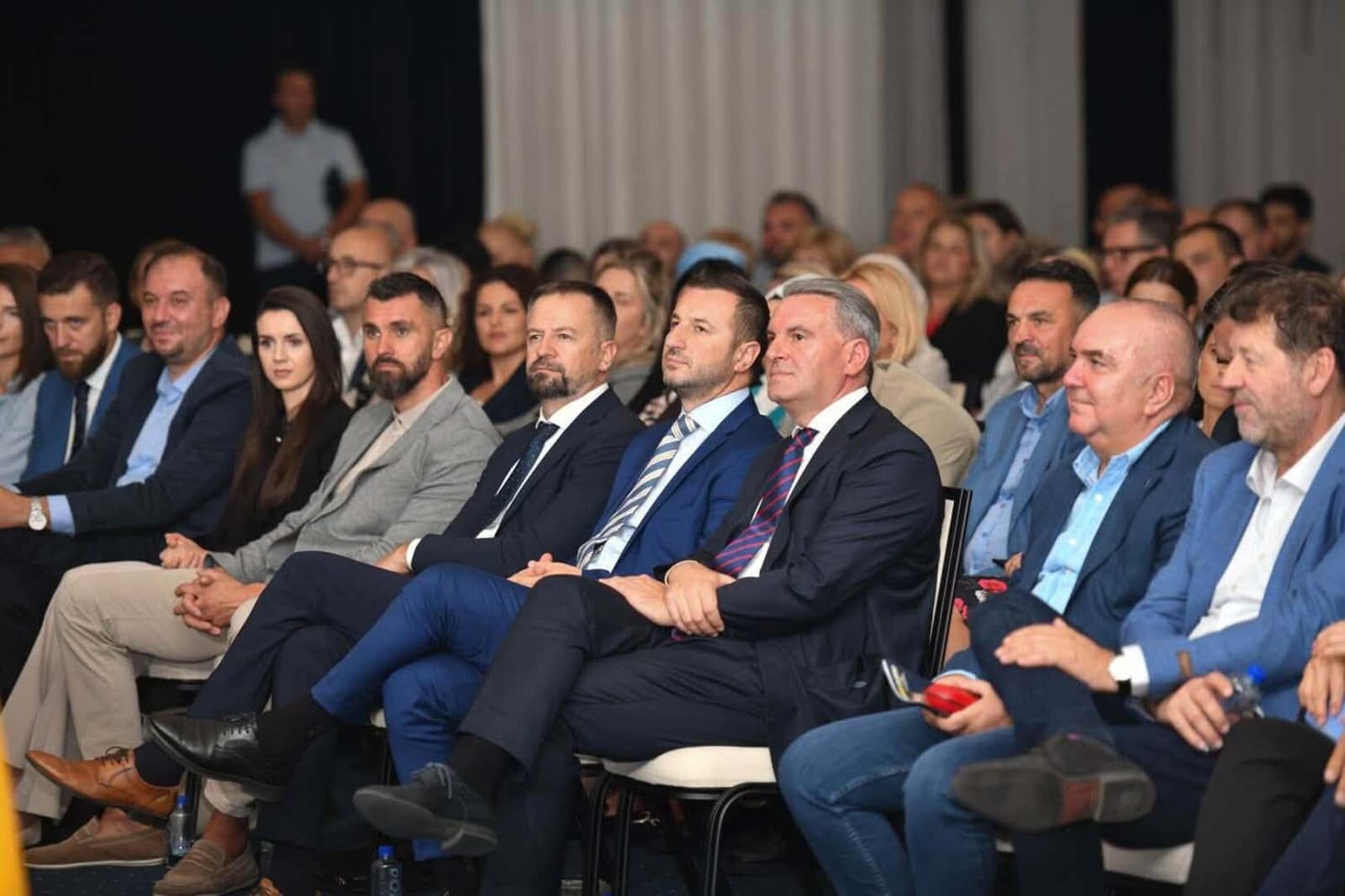 Efendić u Novom Sarajevu: Vlast koja ne može riješiti smeće, vodu i saobraćaj ne može voditi ni državu - slika 1