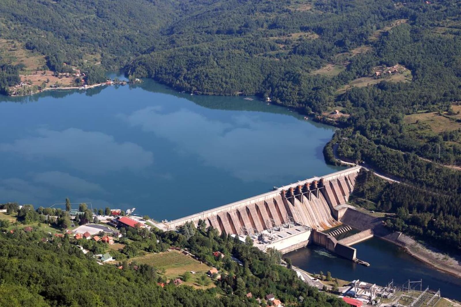 Evropski parlament mijenja CBAM za struju: Nova pravila direktno važna za izvoz električne energije iz BiH - slika 1