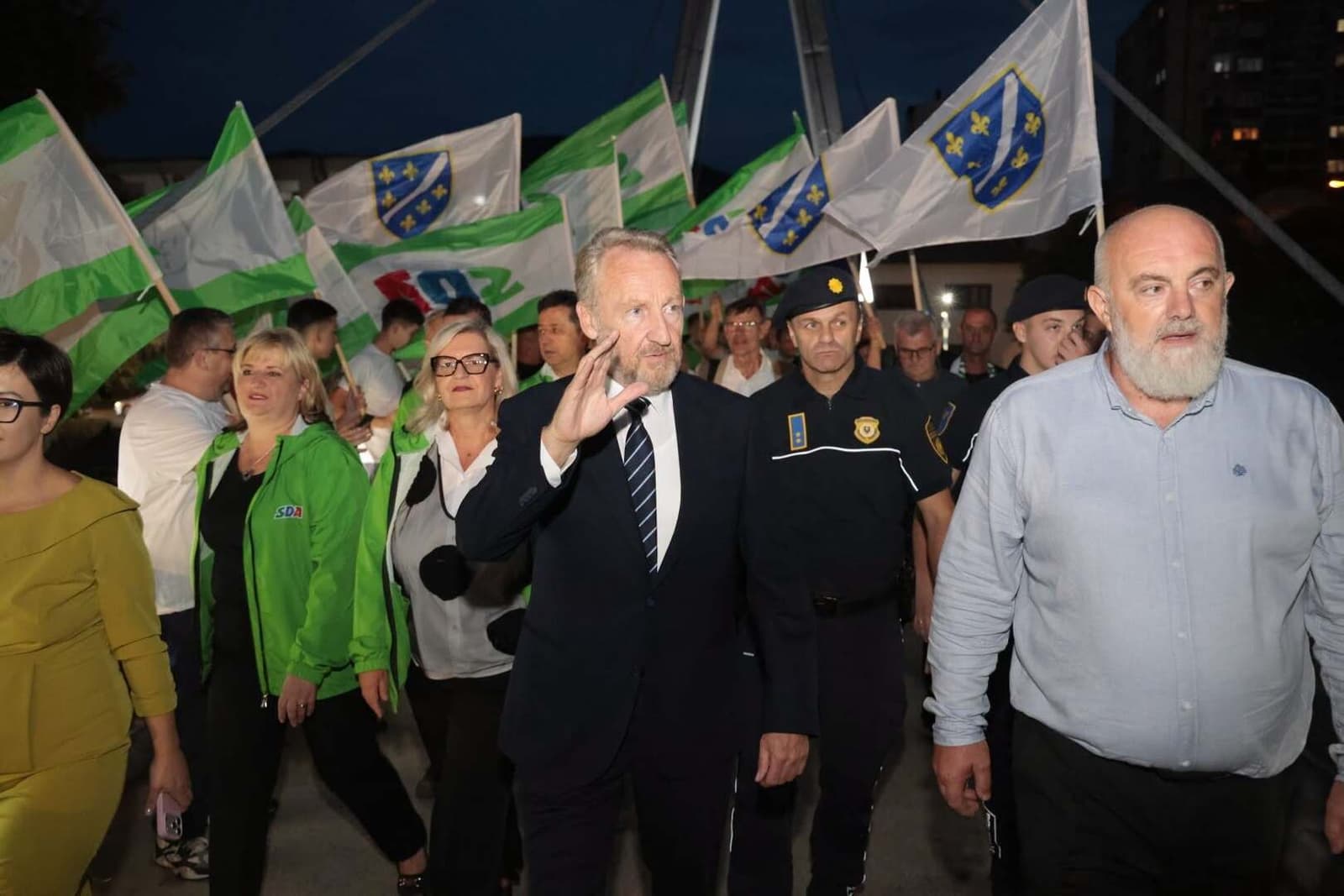 Izetbegović u Zavidovićima: Ako Bećirović i Trojka sačuvaju vlast, upitno je kako ćemo sačuvati BiH - slika 1