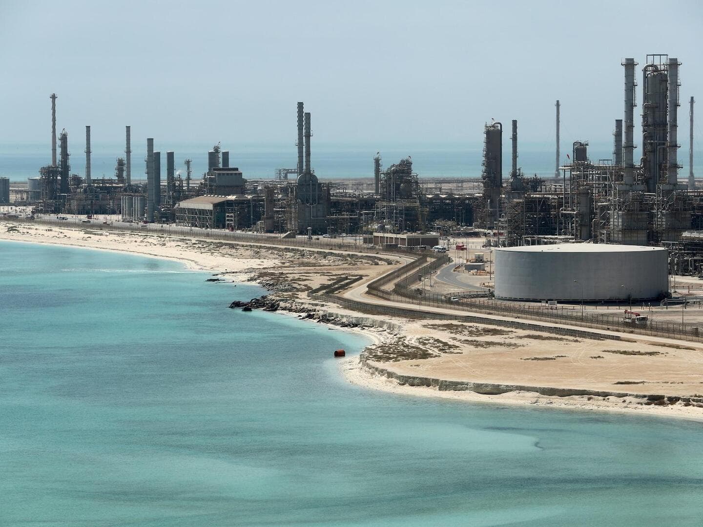 Saudijska Arabija obustavlja dio isporuka nafte Evropi: Aramco kupcima javio da u oktobru neće dobiti ugovorene količine - slika 1