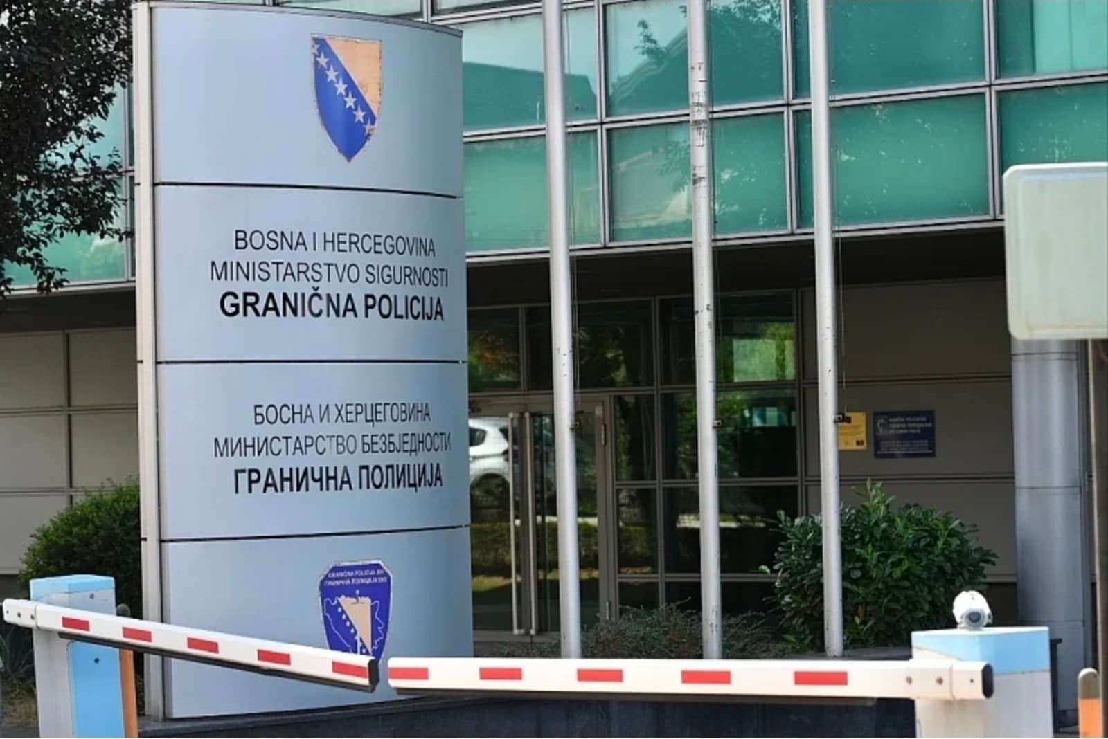 Komandir Granične policije BiH koji je službenim vozilom švercao namještaj u Hrvatsku "branio se" šutnjom - slika 1