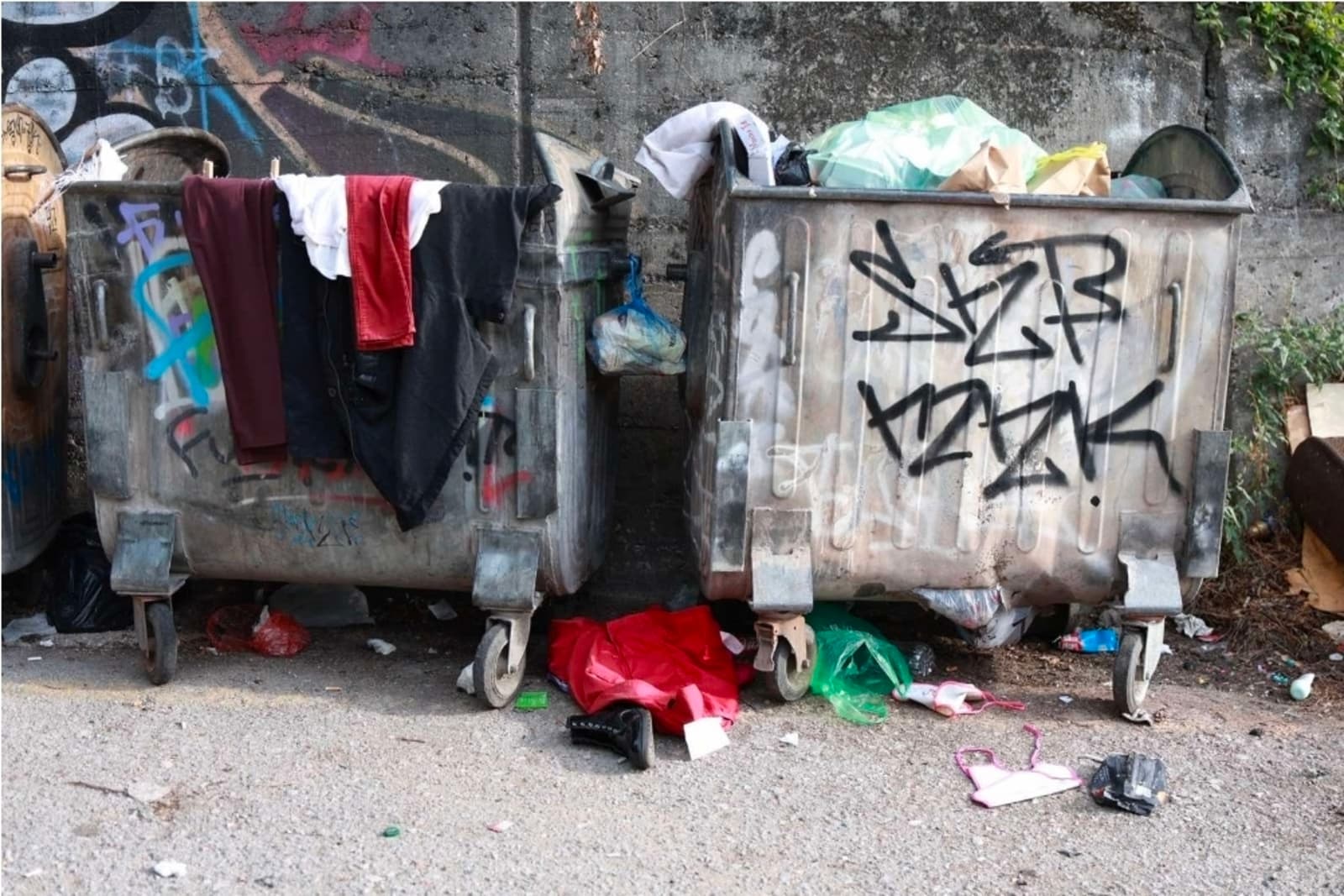 Sramota za Sarajevo: Gomile smeća danima pred očima KJKP RAD - slika 1