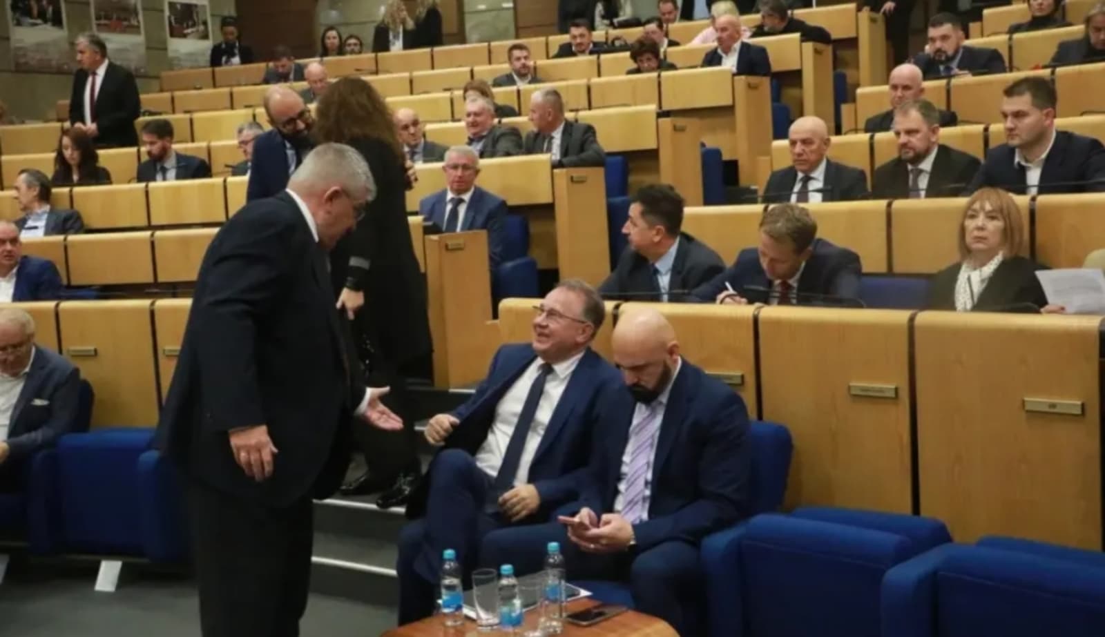 Koliko će federalnih parlamentaraca i ministara nakon ovog mandata biti na "bijelom" - slika 1
