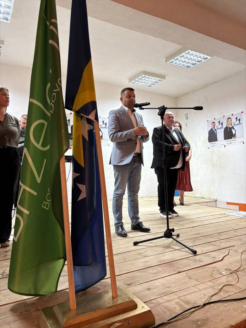 Koalicija za državu održala skup u Sjenini, Hurtić: Pobjednički voz je krenuo i nećemo stati - slika 1