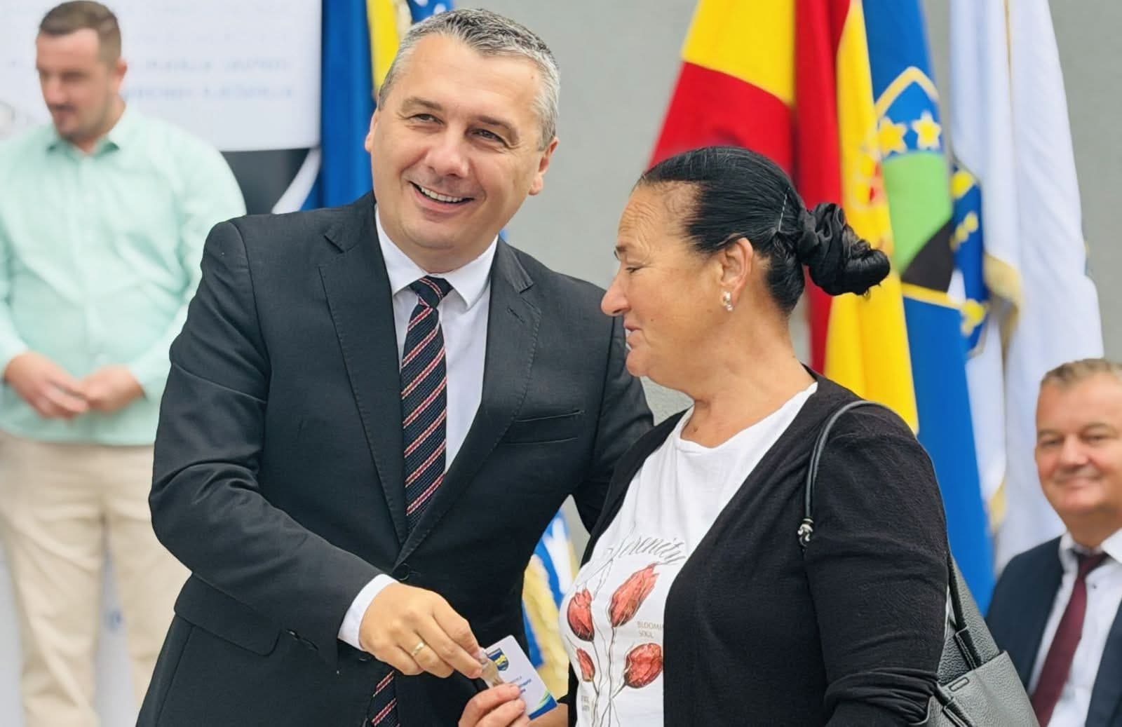U Živinicama 24 porodice dobile ključeve novih domova kroz projekt CEB II - slika 1