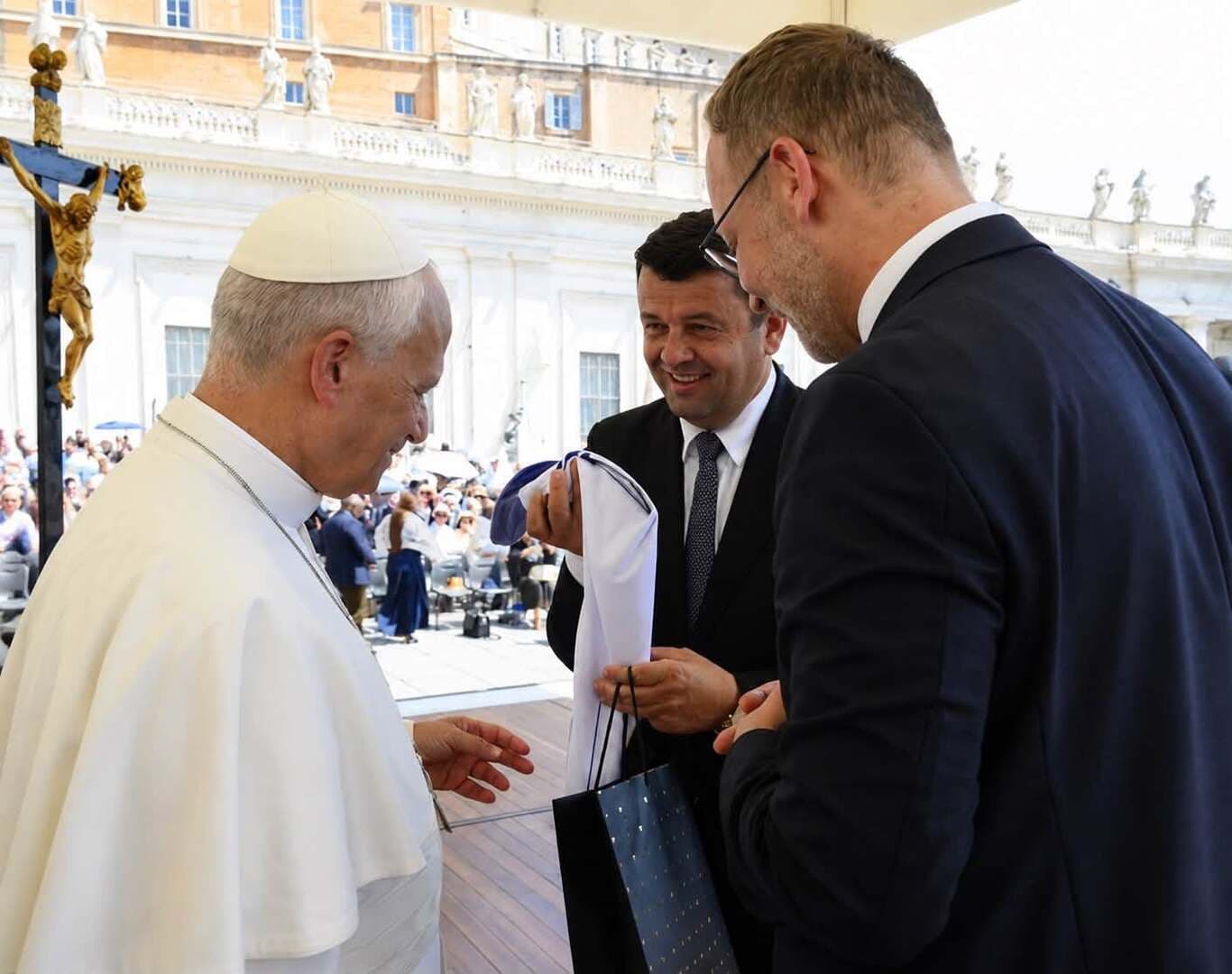 Hurtić odgovorio Amidžiću: Nikome se ne pravdam, ne mrzim nikoga i ne dijelim ljude po vjeri - slika 1