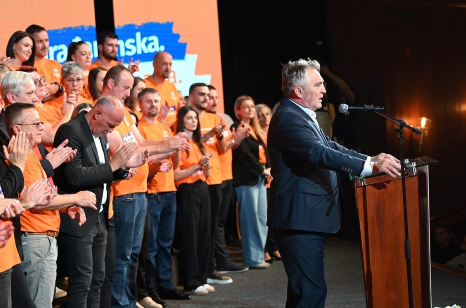 Komšić u Zenici: Bosansko jedinstvo, a ne podjele, nećemo dopustiti da nam se sa premijerske funkcije smije pomilovani Dodik - slika 1
