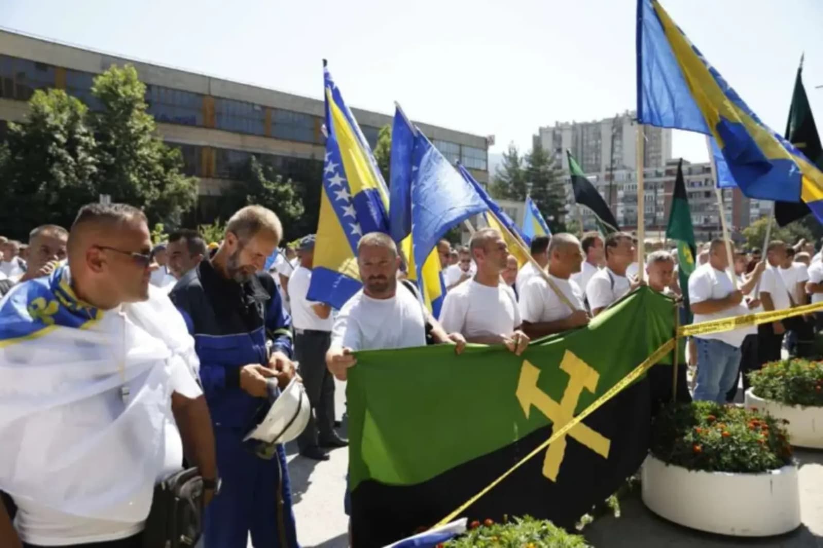 Rudari Breze i Bile odustali od protesta u Sarajevu, ostaju u neposluhu do isplate plaće - slika 1