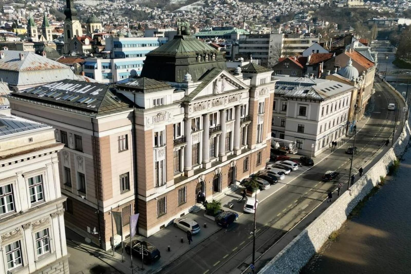 Skoro 9,6 miliona KM prometa na Sarajevskoj berzi, gotovo sav novac otišao na dionice Privredne banke Sarajevo - slika 1
