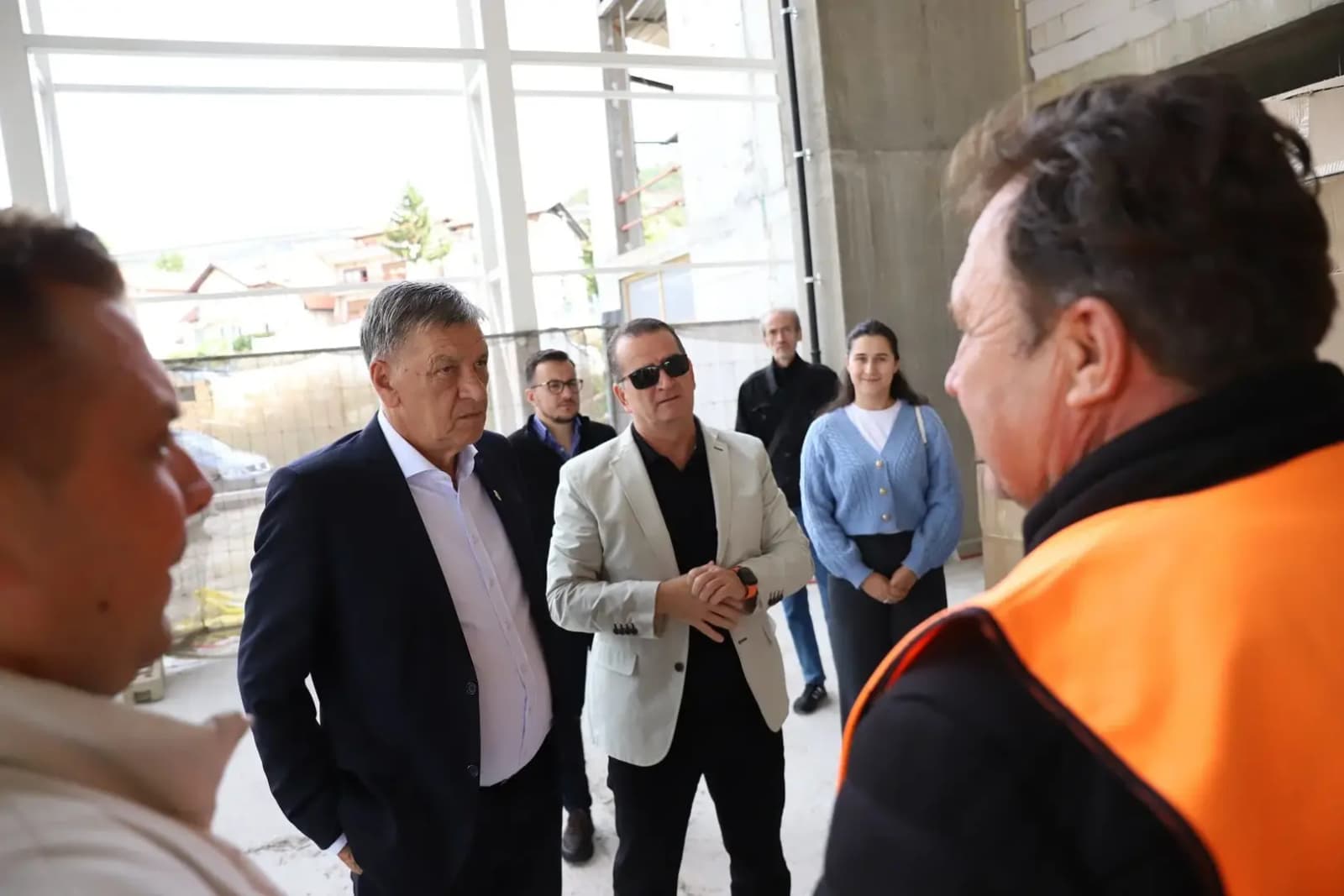 Gradonačelnik Kasumović obišao gradilište olimpijskog bazena: Završna faza radova teče planiranom dinamikom - slika 1
