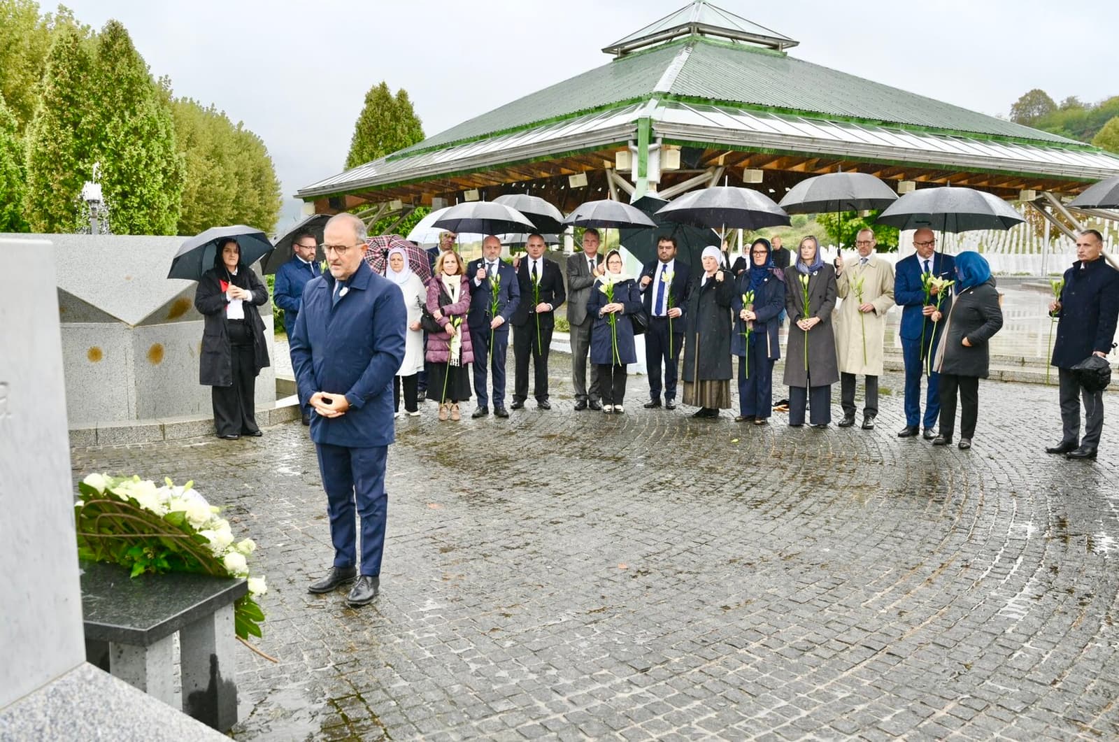 Soreca u Potočarima: Nema mjesta negiranju genocida i veličanju ratnih zločinaca - slika 4