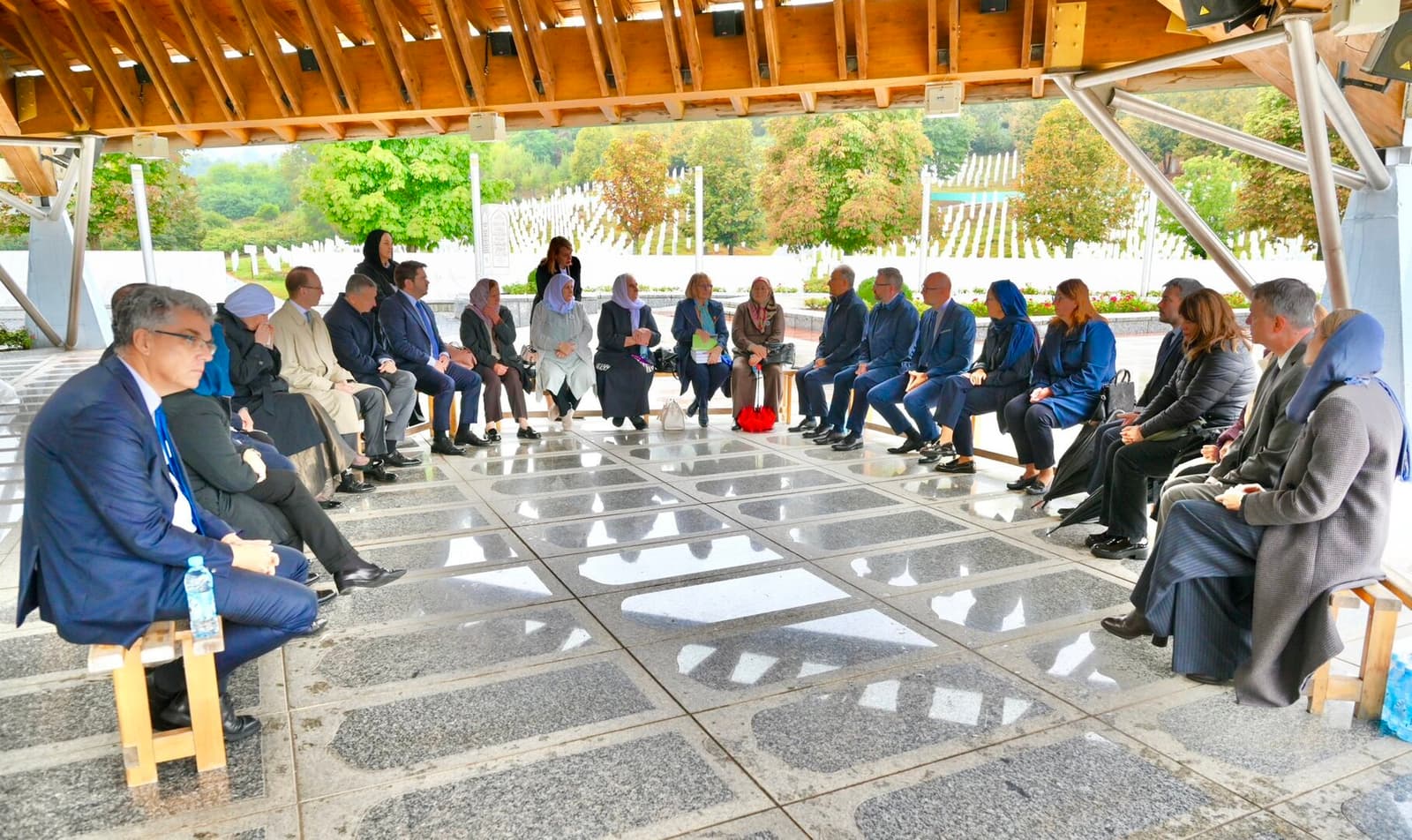 Soreca u Potočarima: Nema mjesta negiranju genocida i veličanju ratnih zločinaca - slika 2