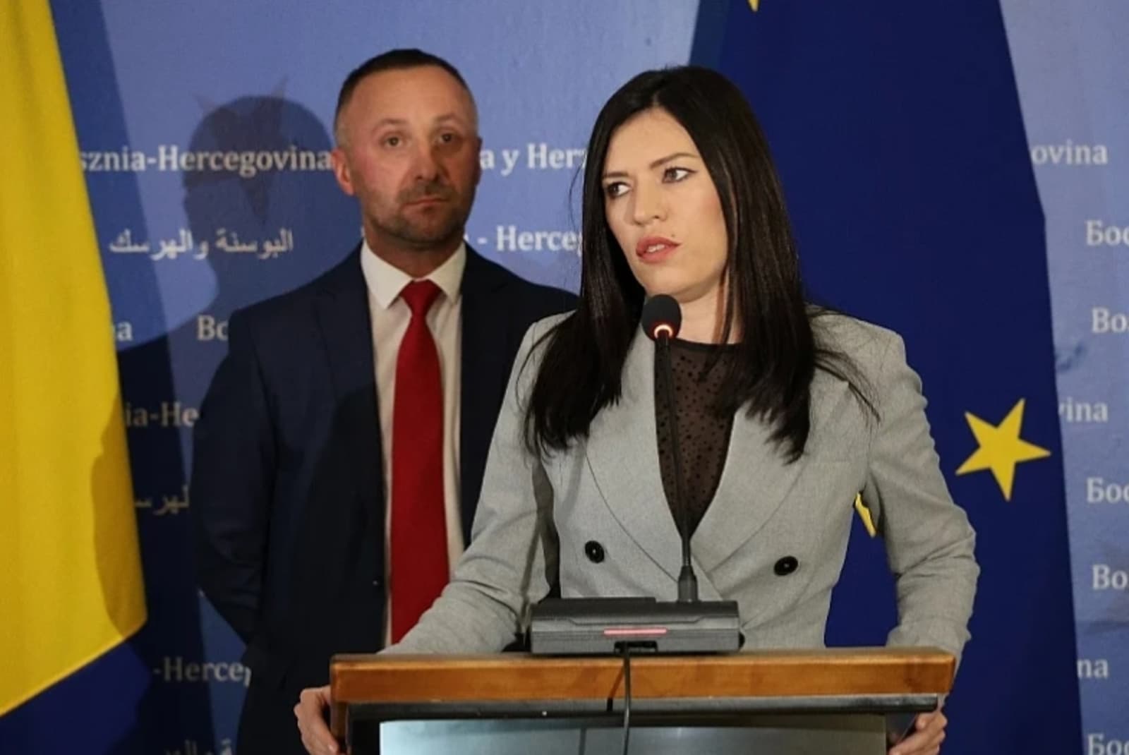 Kojić i Vulić podnijeli krivičnu prijavu protiv Heleza zbog otkaza vojnicima koji su veličali zločinca Mladića - slika 1