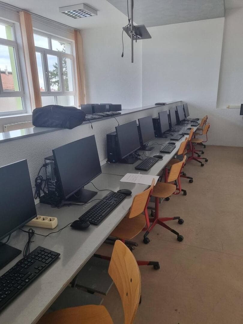 Više od 70 povratničkih škola dobilo „pametne učionice“ - slika 4