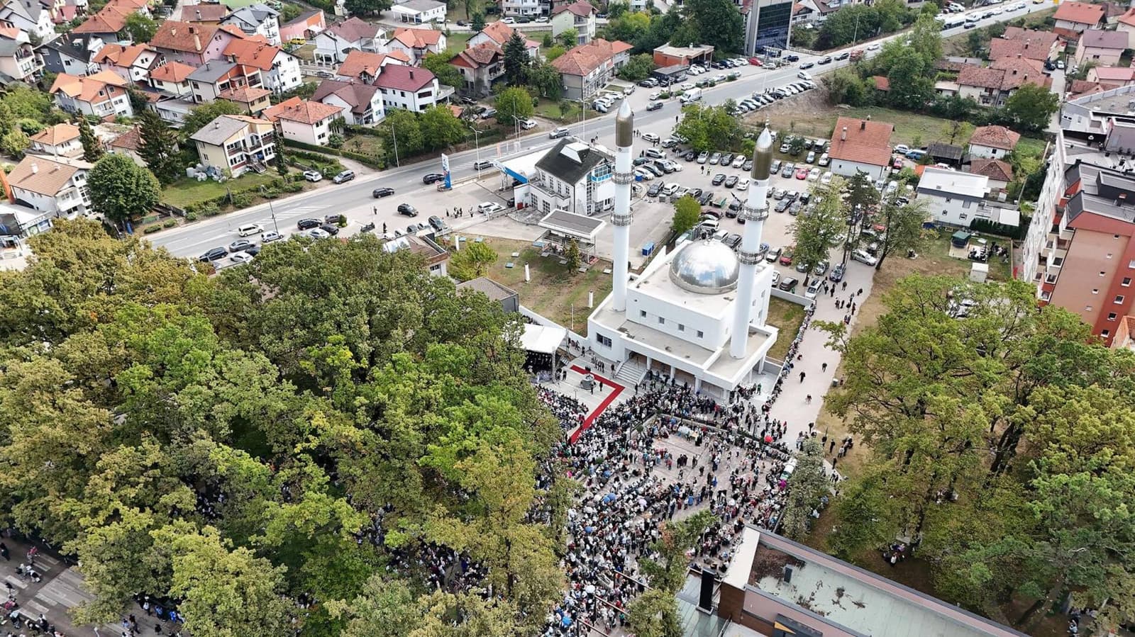 Hiljade ljudi na otvorenju Čaršijske džamije u Srebreniku - slika 1