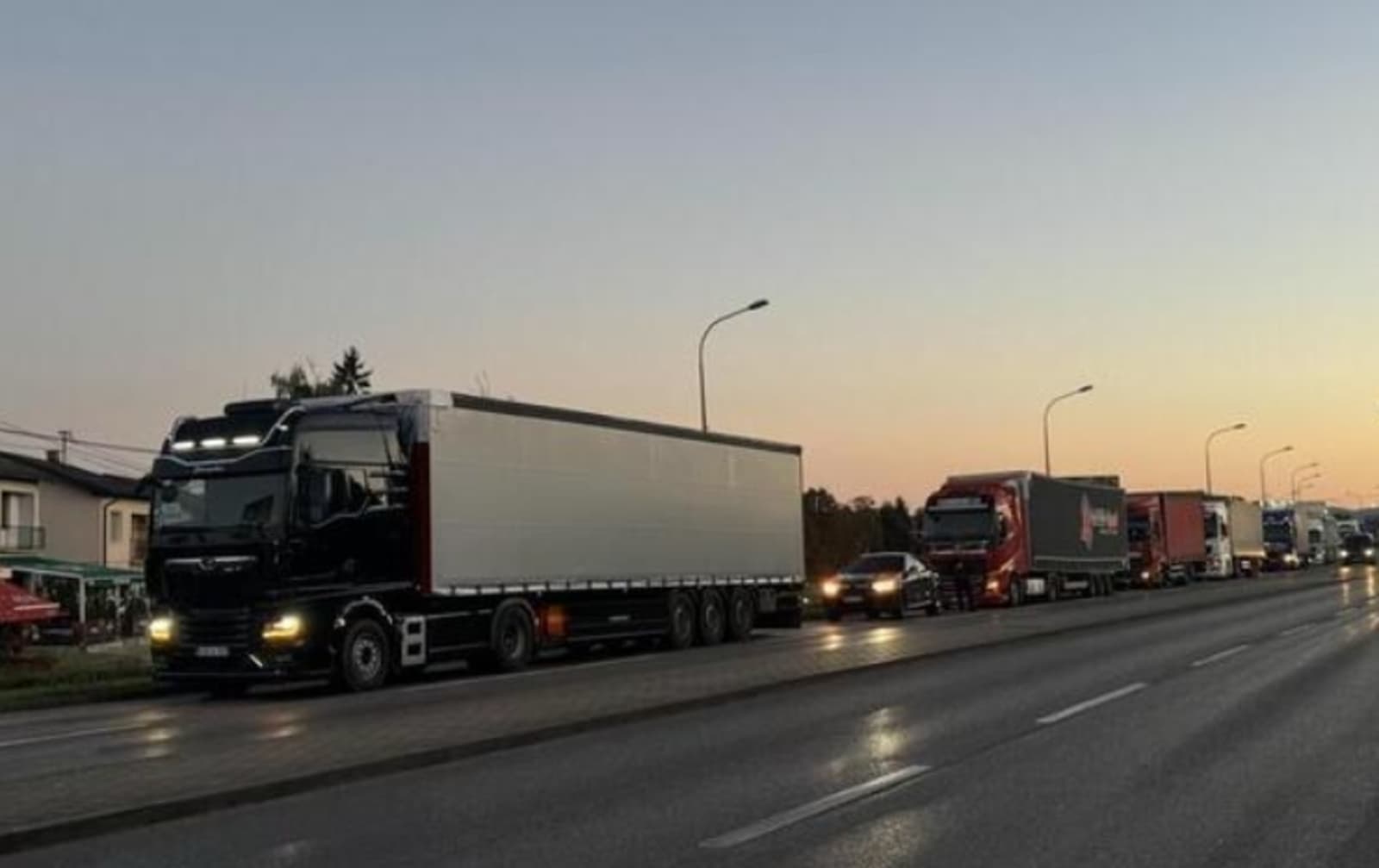 Vozači iz Rs bez državne licence ne mogu preko granice - slika 1