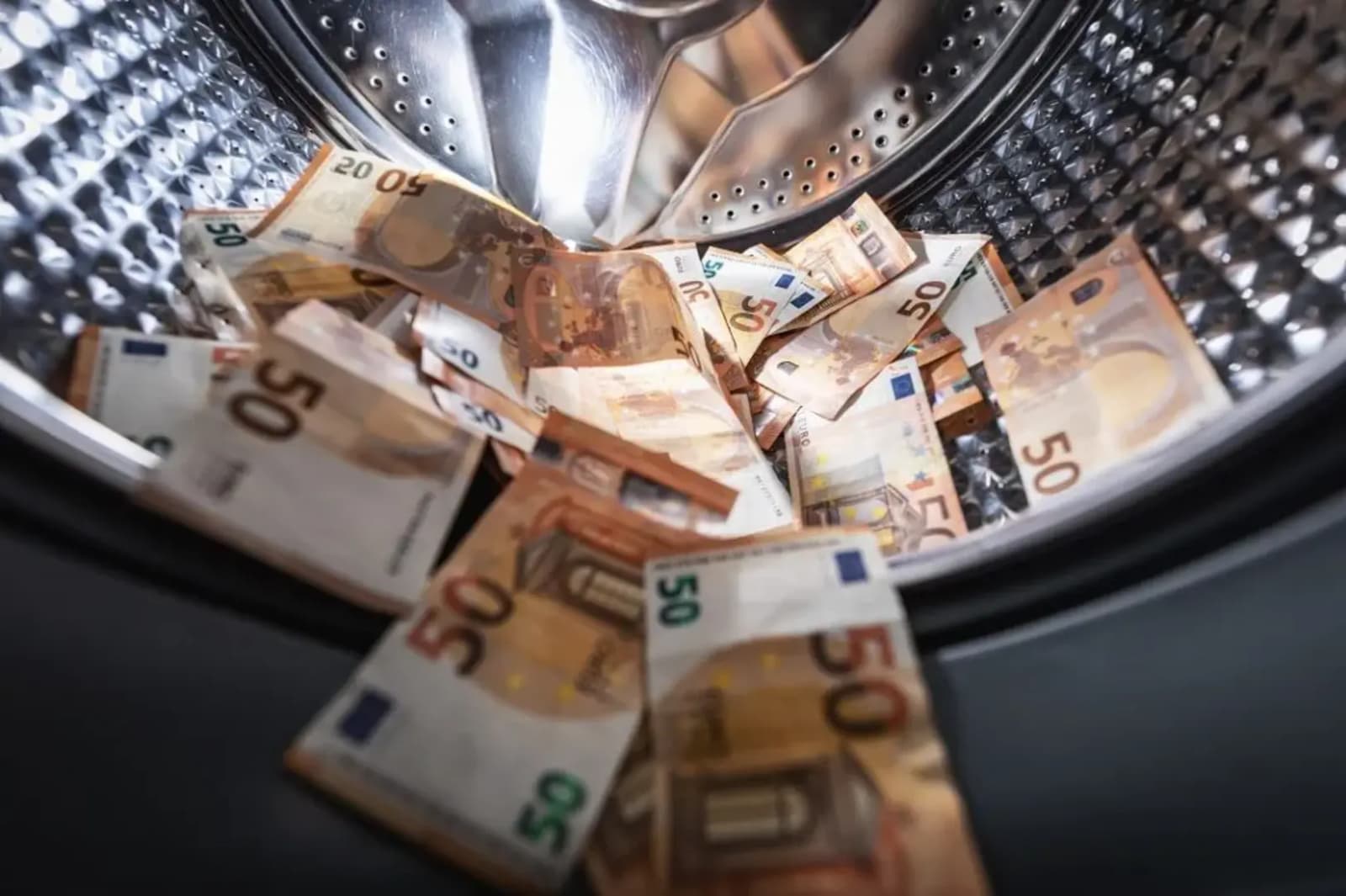 Federalni inspektori krenuli u kontrole zbog pranja novca: Kazne do 200.000 KM - slika 1