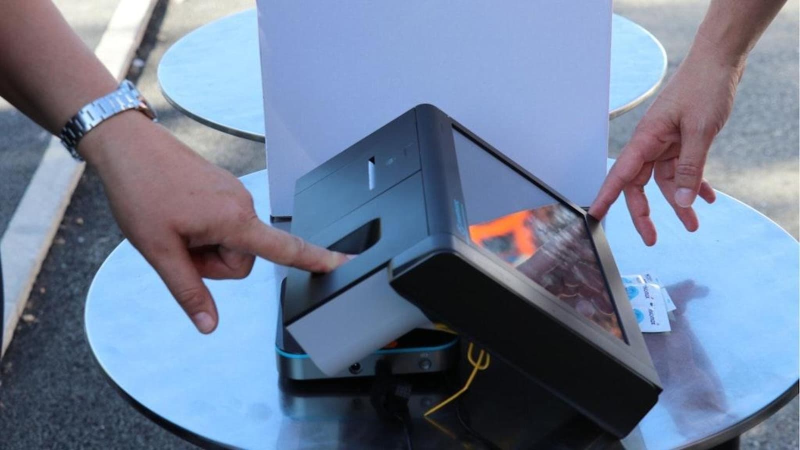 Francuzi o tehnološkoj revoluciji na izborima u BiH: Biometrija i skeneri protiv izbornih prevara - slika 1