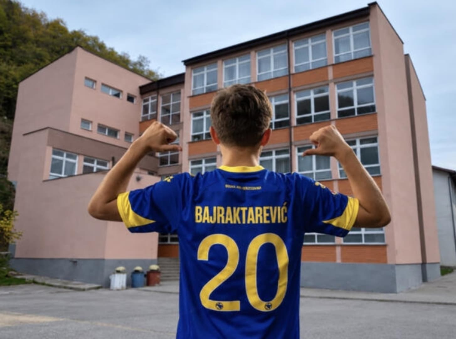Škola u Srebrenici dres reprezentacije BiH proglasila “uvredljivim” - slika 1