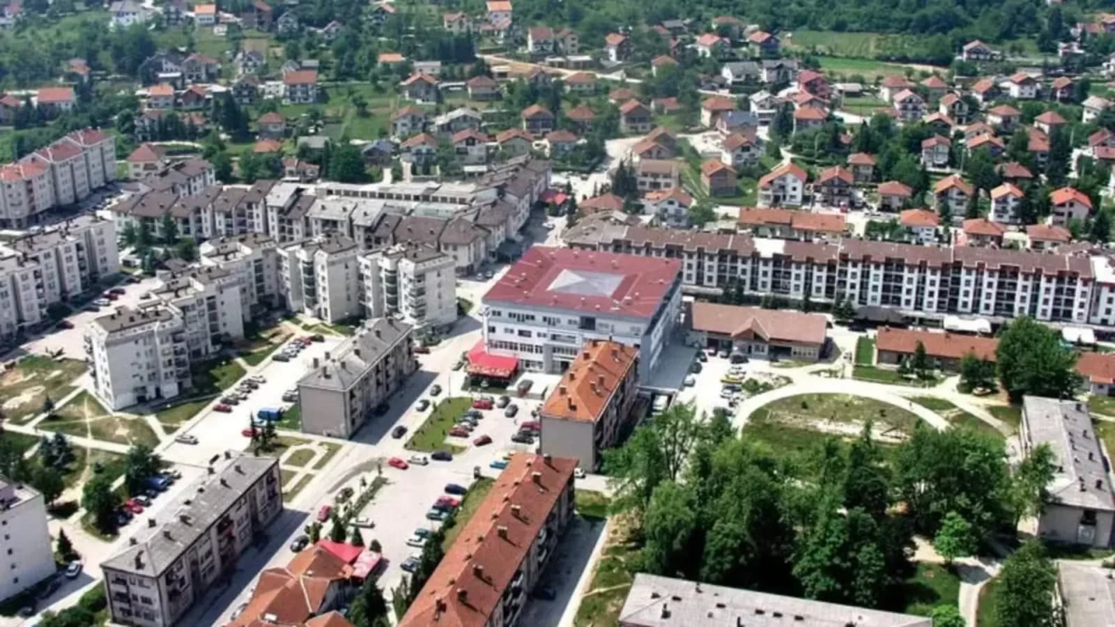 Akcija „Pečat“ u Vitezu: Uhapšena doktorica, sumnjiče je da je privatne preglede ovjeravala pečatom Doma zdravlja - slika 1