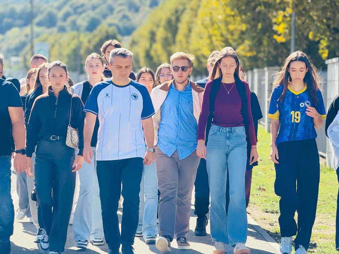 Dizdar srebreničkim školarcima podijelio potpisane dresove Zmajeva - slika 7
