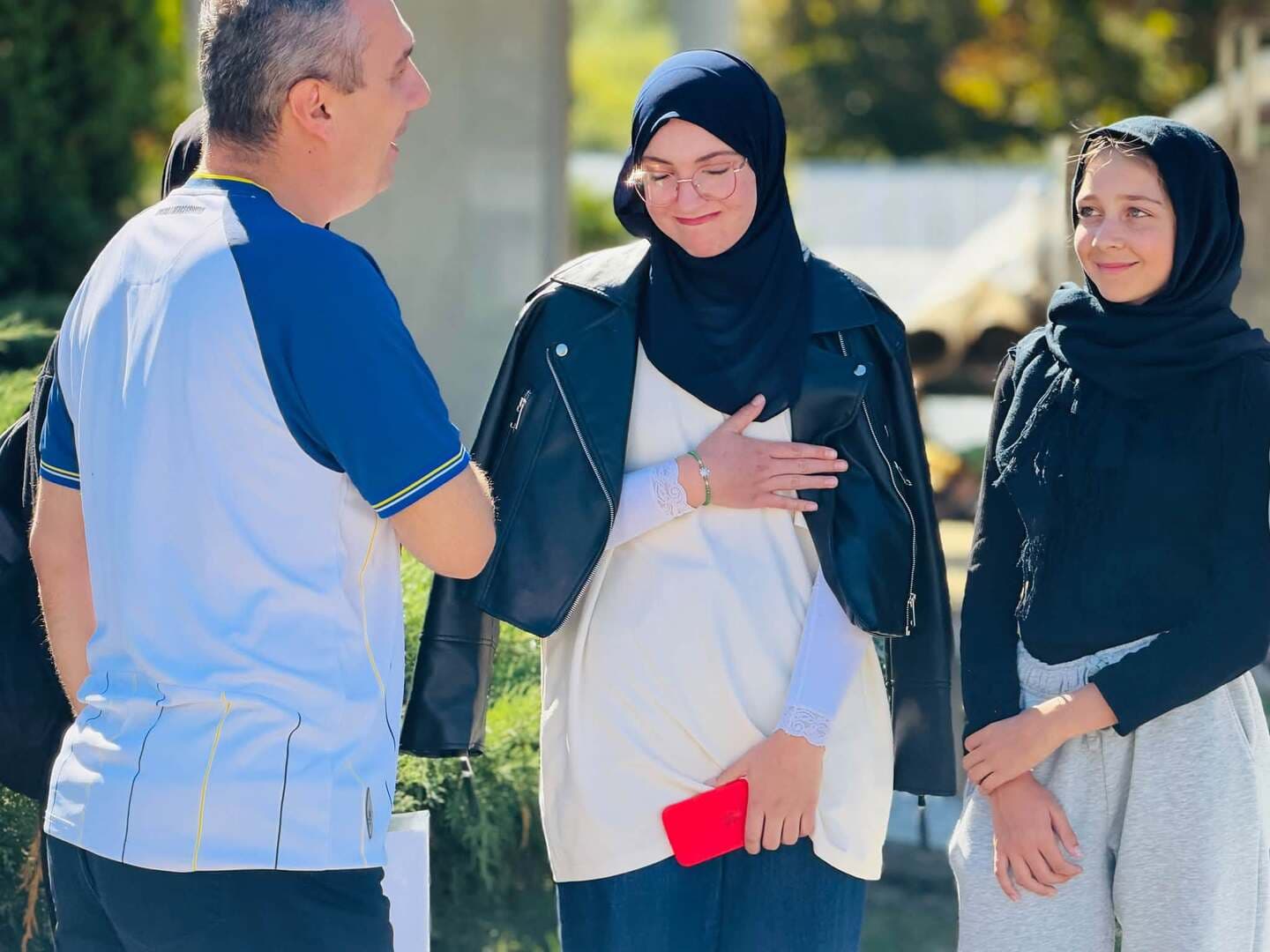 Dizdar srebreničkim školarcima podijelio potpisane dresove Zmajeva - slika 2