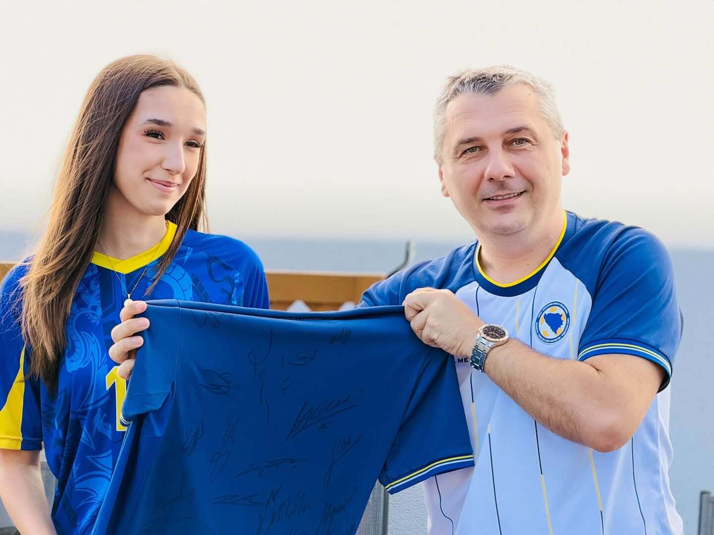 Dizdar srebreničkim školarcima podijelio potpisane dresove Zmajeva - slika 11
