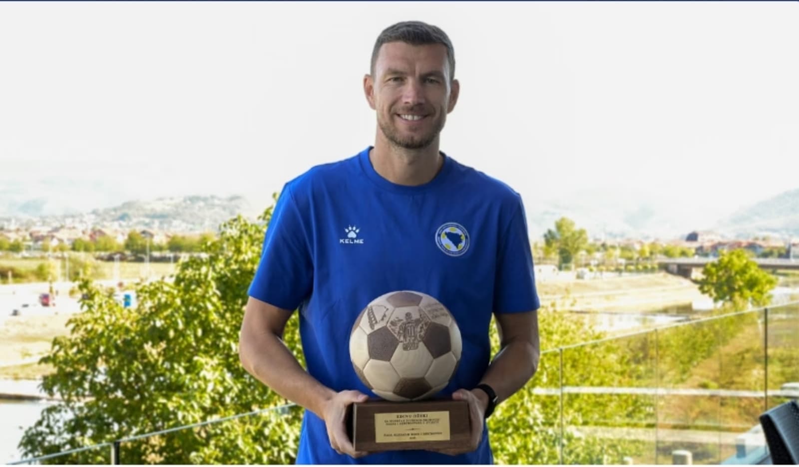 Edinu Džeki uručena zahvalnica Vlade FBiH za vrhunski doprinos bh. sportu i promociji BiH - slika 1