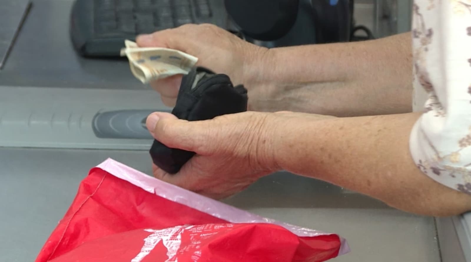 "Većina poskupljenja je neopravdana, građanima treba vratiti novac iz budžeta" - slika 1