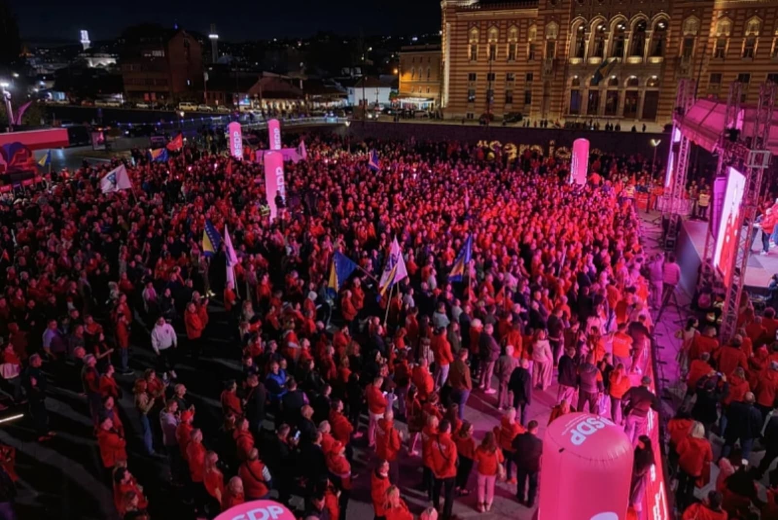 SDP velikim skupom u Sarajevu završio predizbornu kampanju: "U sedam bitaka, pobijedili smo sedam puta" - slika 1