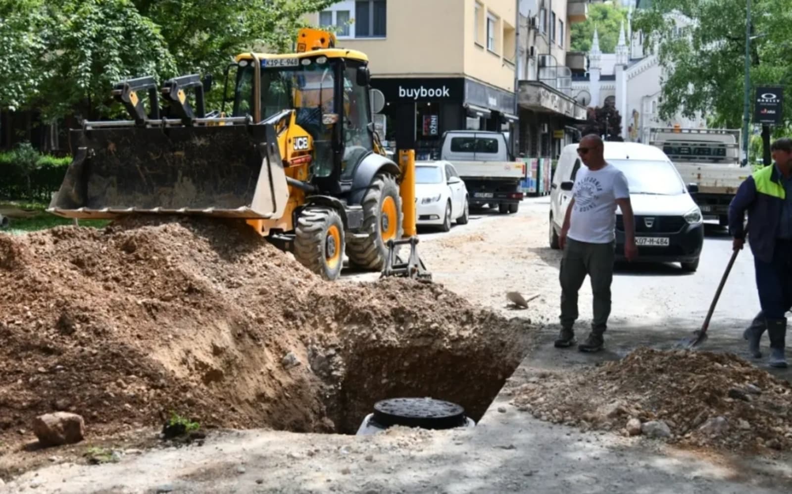 Cijevi suhe u stanovima i kućama, voda curi po ulicama, a direktori u ViK-u zamalo "zakrpali" jedan drugog? - slika 1