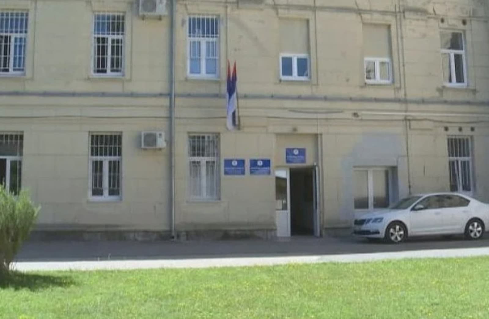 Hapšenje u Trebinju: Zbog zalutalog metka ranjen mladić u centru grada - slika 1