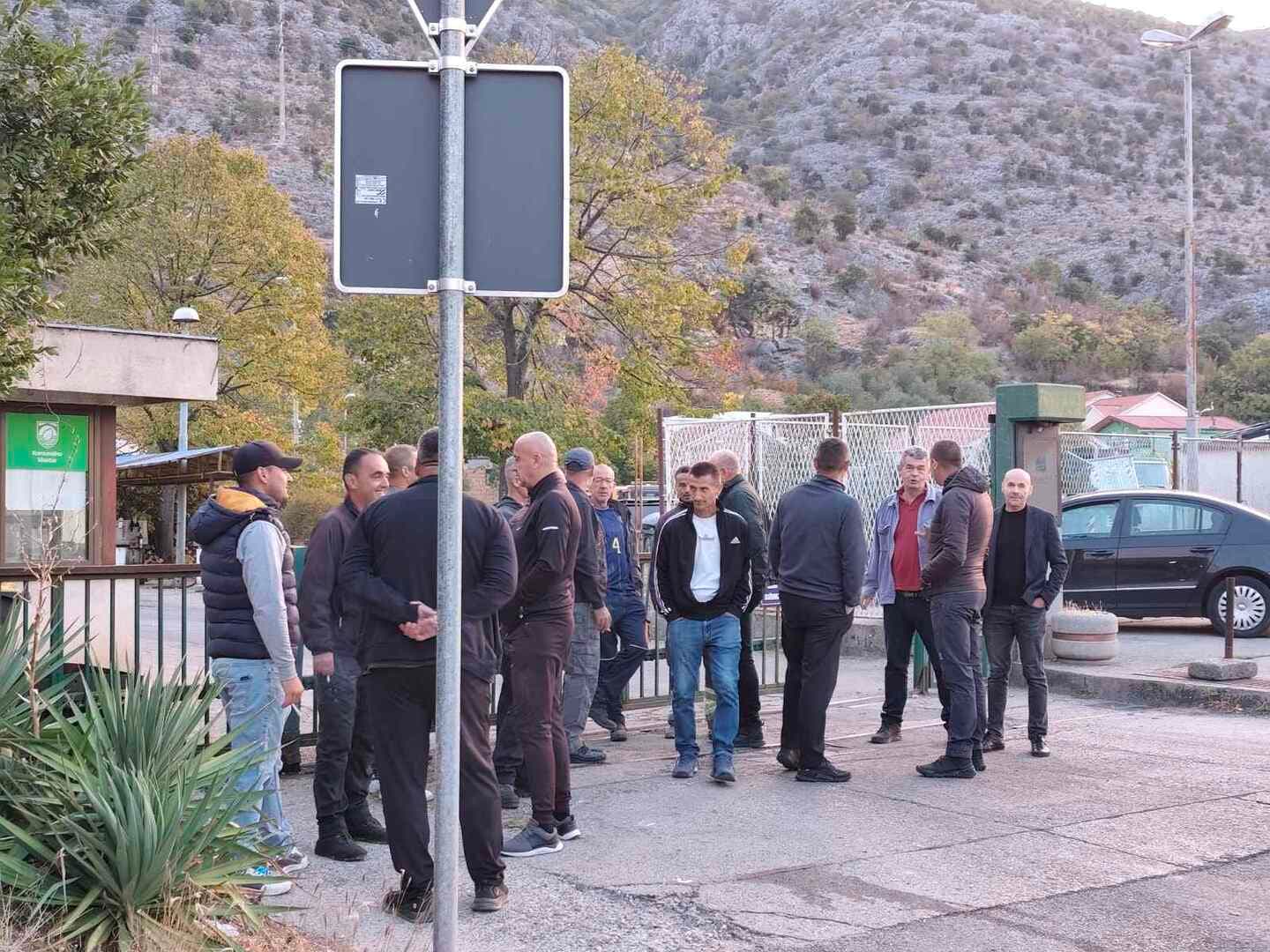 Svih 19 otpuštenih radnika JP Komunalno Mostar jutros na poslu - slika 1