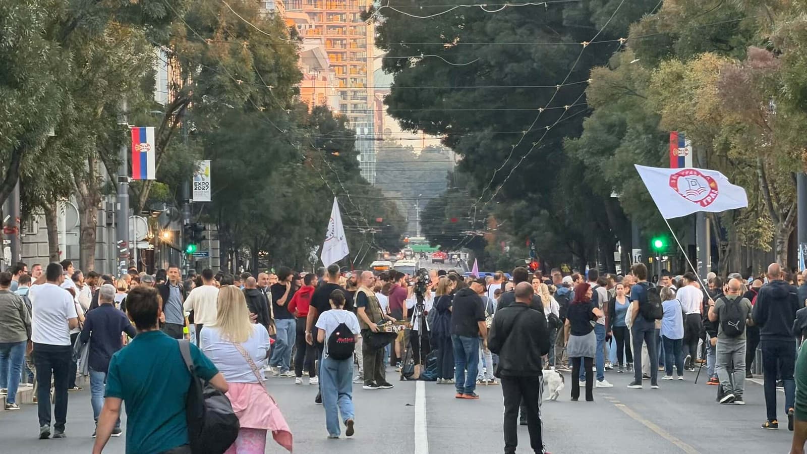 Protest u Beogradu zbog glasanja dijaspore: Hiljade birača mogle bi ostati bez mogućnosti da glasaju - slika 1