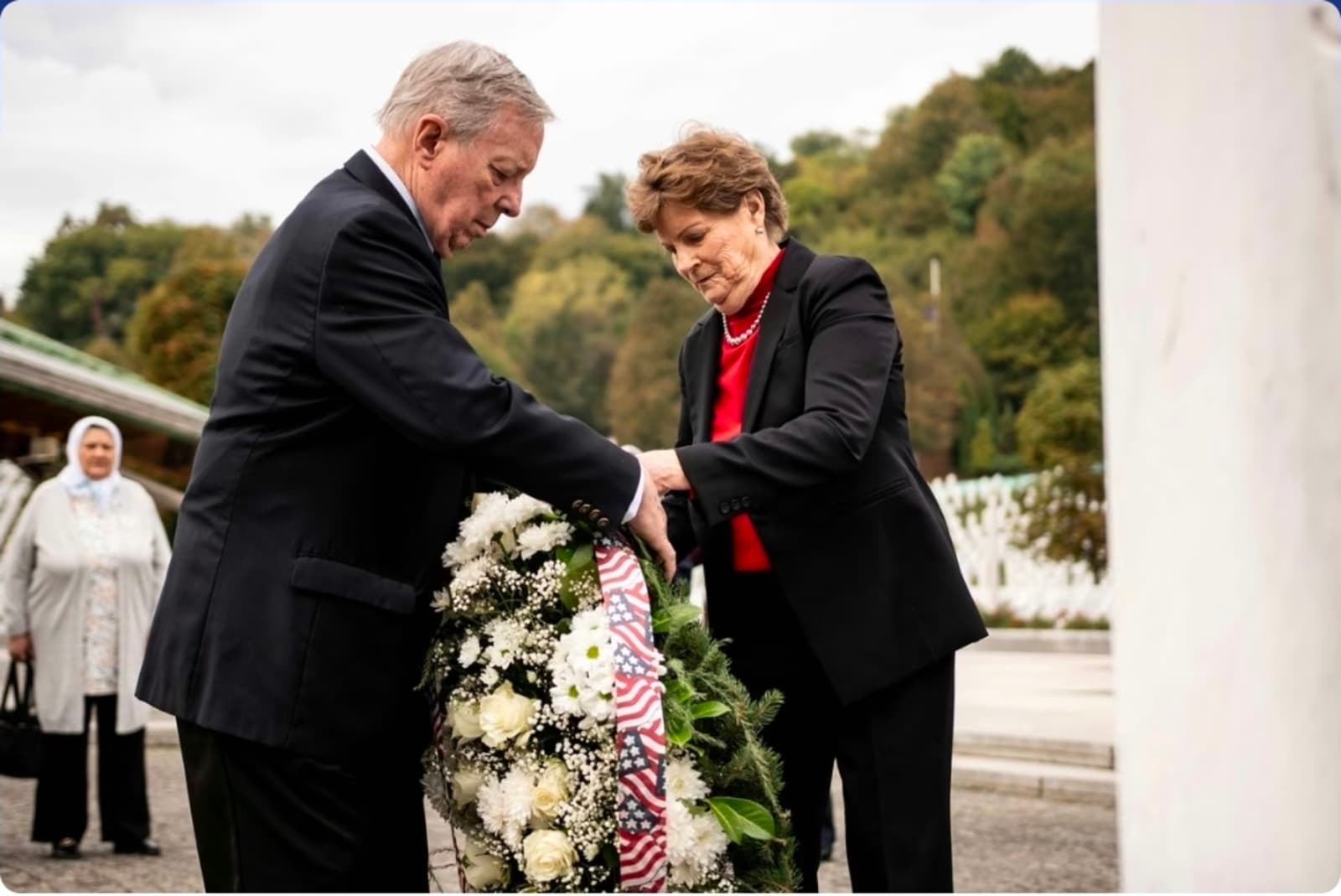 Američki senatori Jeanne Shaheen i Dick Durbin posjetili Memorijalni centar Srebrenica - slika 1