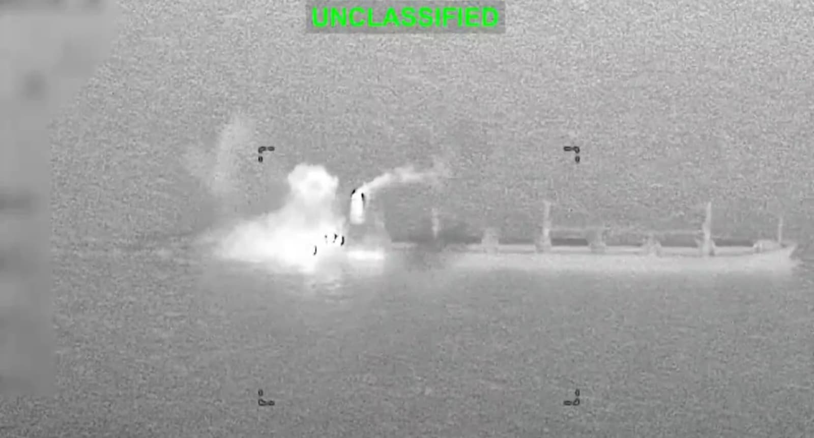 Američki borbeni avion pogodio komercijalni brod koji je isplovio iz iranske luke - slika 1