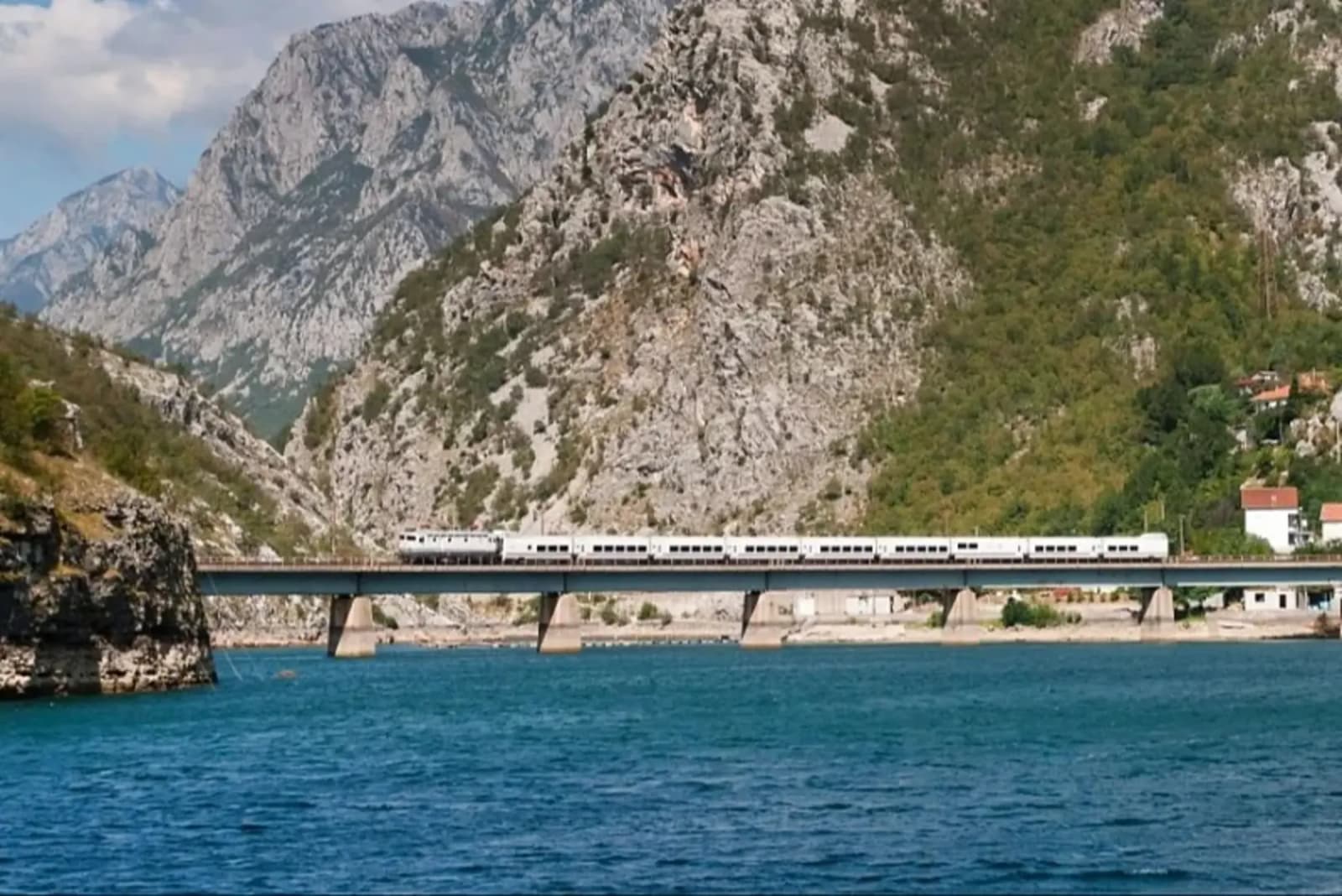 Od četvrtka će ponovo saobraćati redovni vozovi na relaciji Sarajevo - Mostar - Čapljina - slika 1