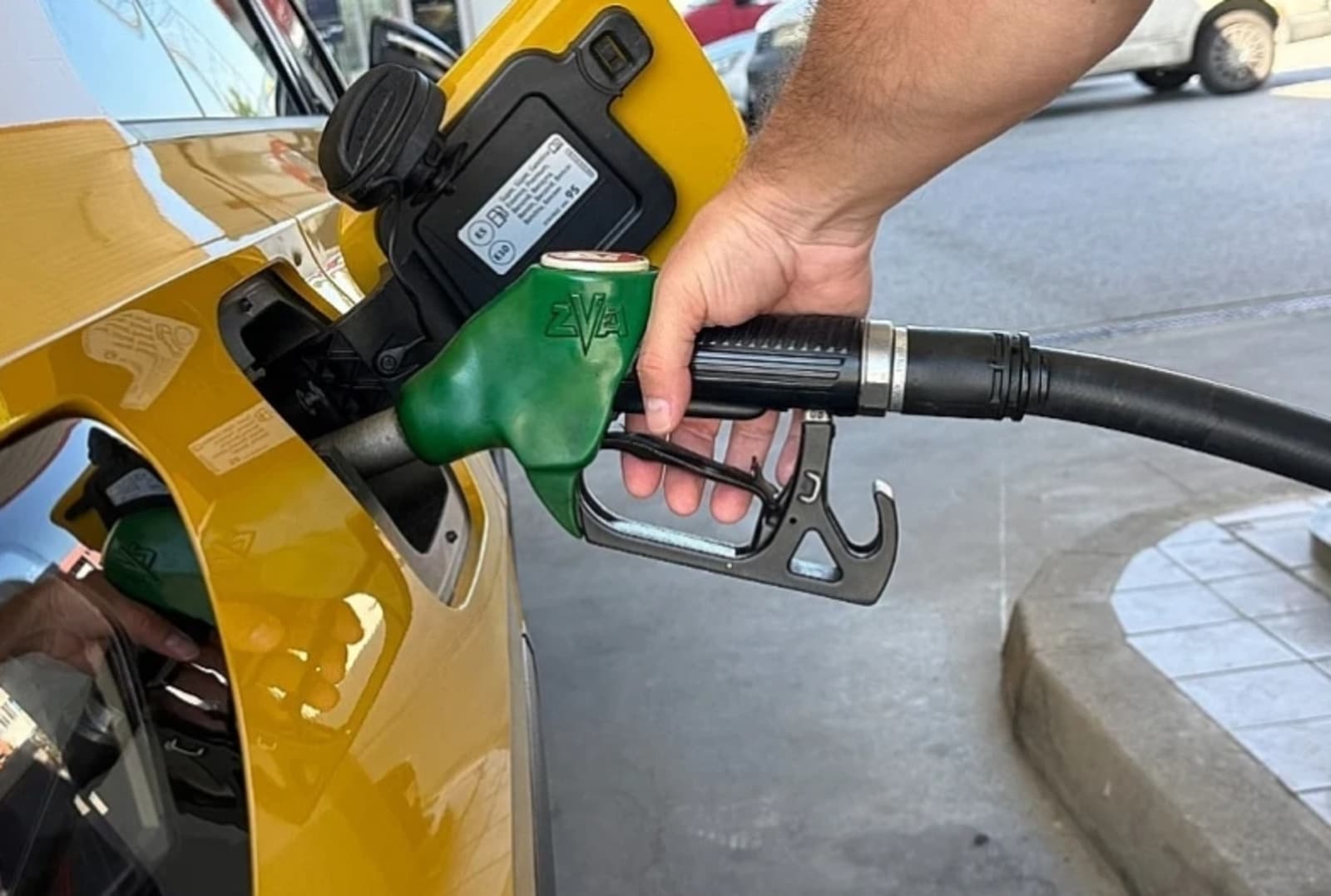 Vlada Rs produžava mjeru prema kojoj je gorivo u tom entitetu jeftinije za 10 feninga po litru - slika 1