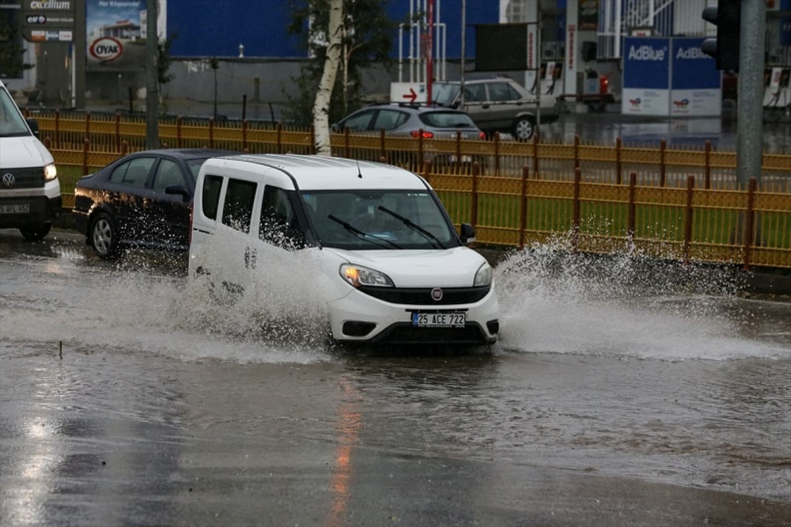 Škole u Istanbulu zatvorene i sutra, popunjenost akumulacija naglo porasla nakon obilnih kiša - slika 1