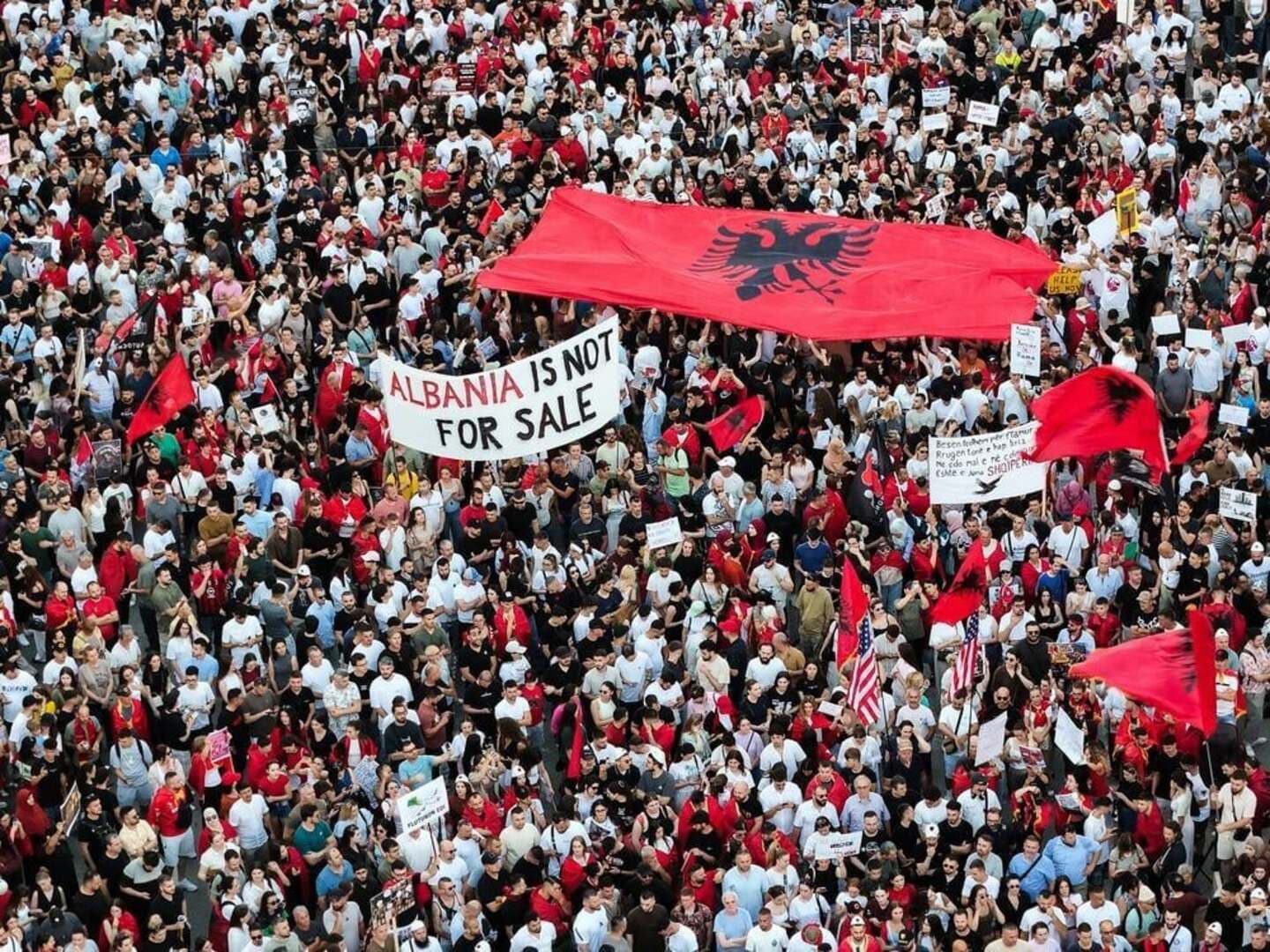 Albanija treći dan u haosu: Protesti protiv Rame i projekta Trumpovog zeta, 89 povrijeđenih - slika 1