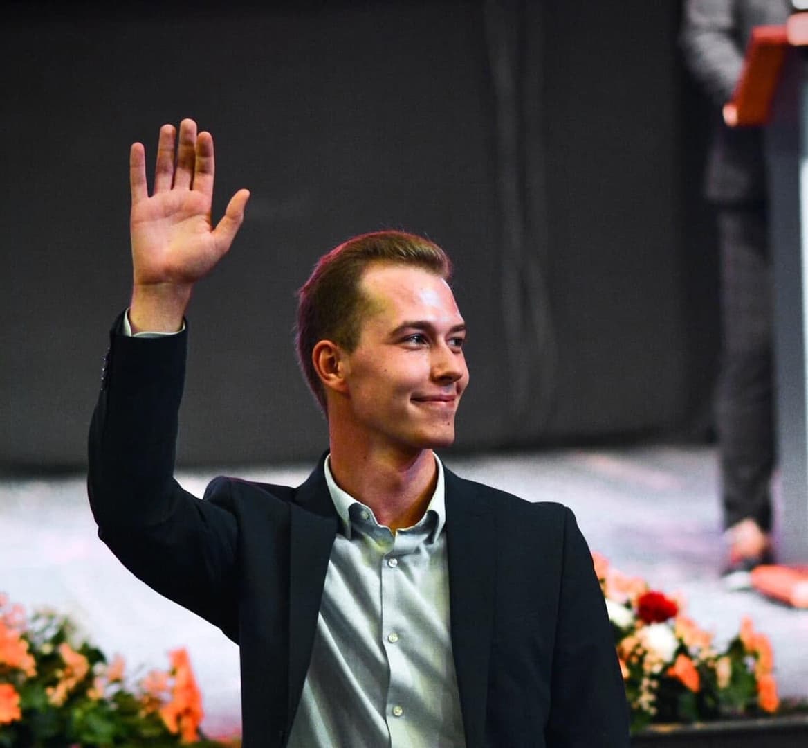 Ko je Adnan Karamujić, mladi zastupnik koji od šefa policije traži odgovore - slika 1