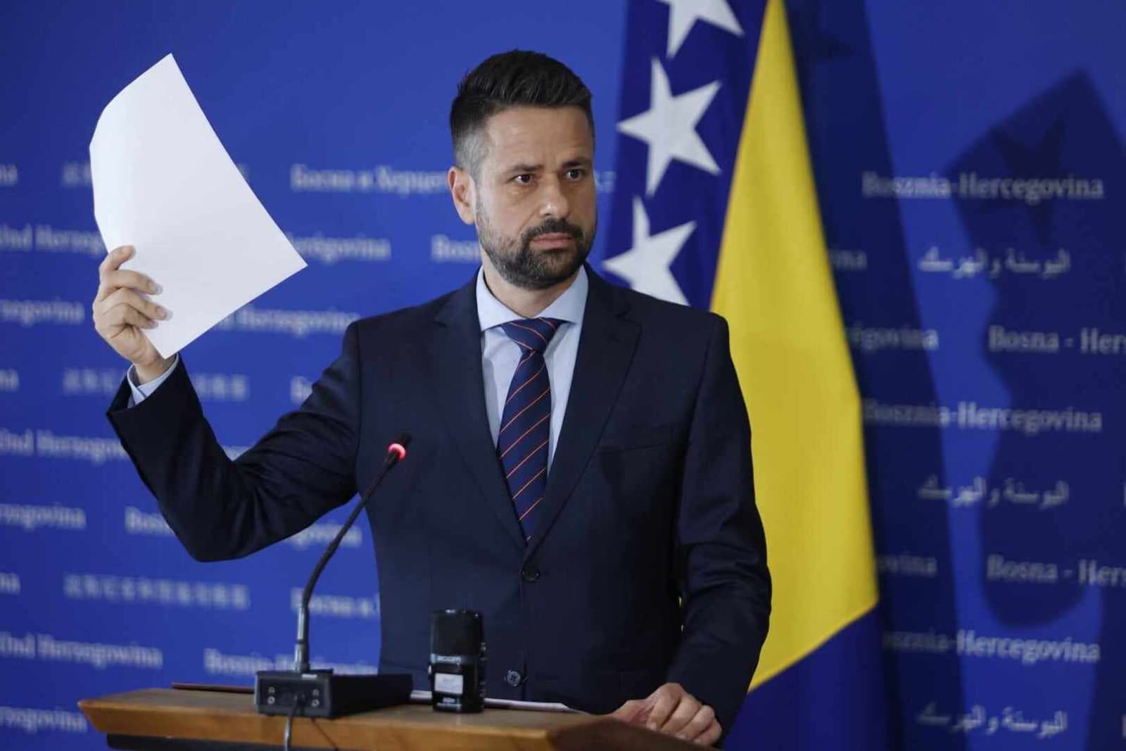Za plate u državnim institucijama potrebno dodatnih 131 milion KM: Novo povećanje i za ministre i parlamentarce? - slika 1