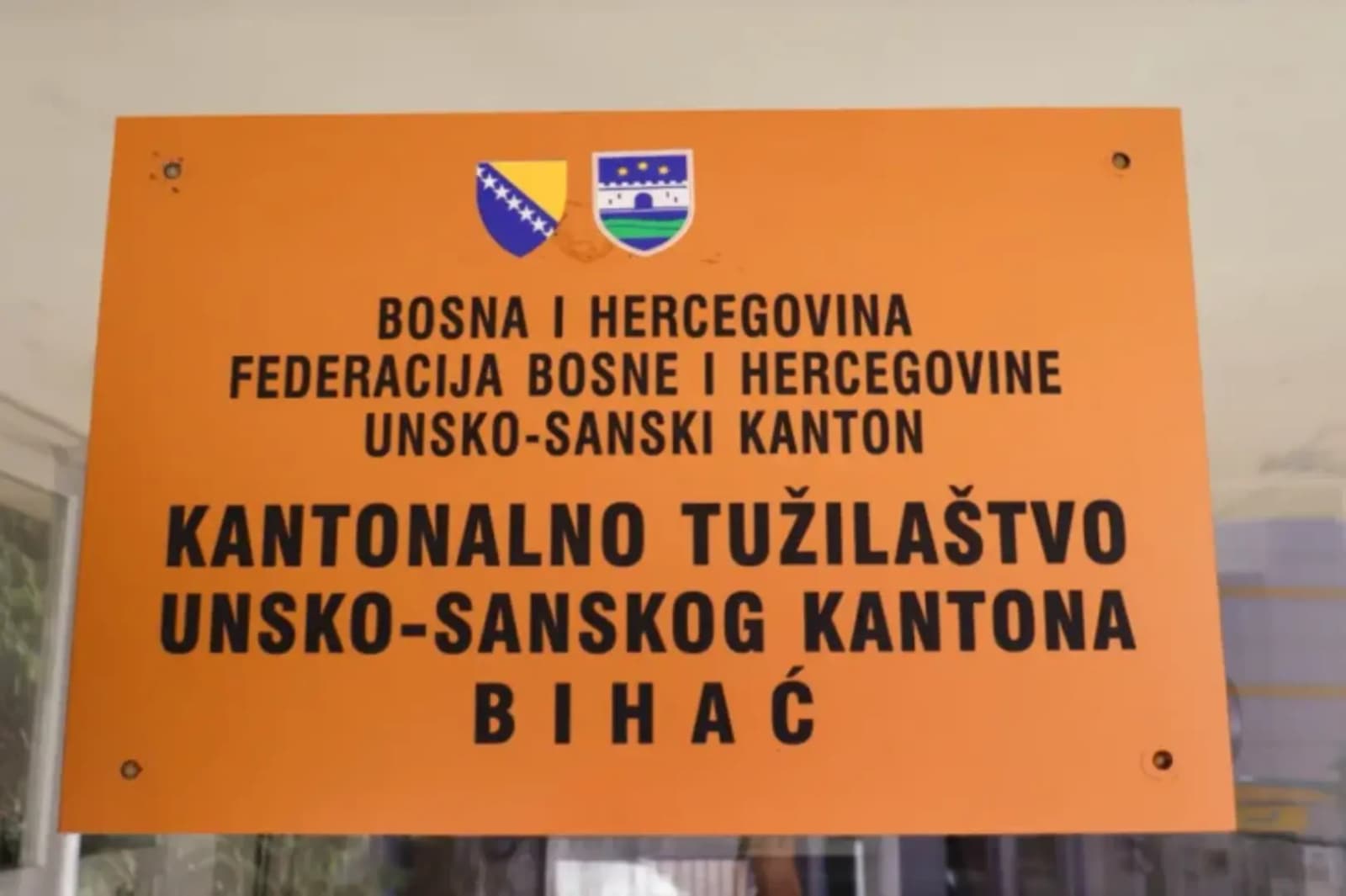 Profesorica iz Tuzle osuđena na godinu zatvora zbog lažno položenih ispita na školi u Cazinu - slika 1